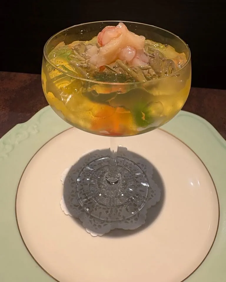 北海道産グリーンアスパラのムース、甘エビとホタテのタルタル、...