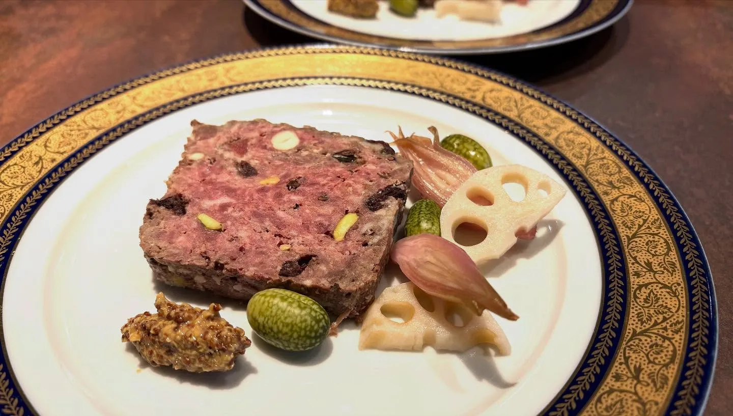 エゾ鹿のパテ　栃木産ピーナッツとレモンピール