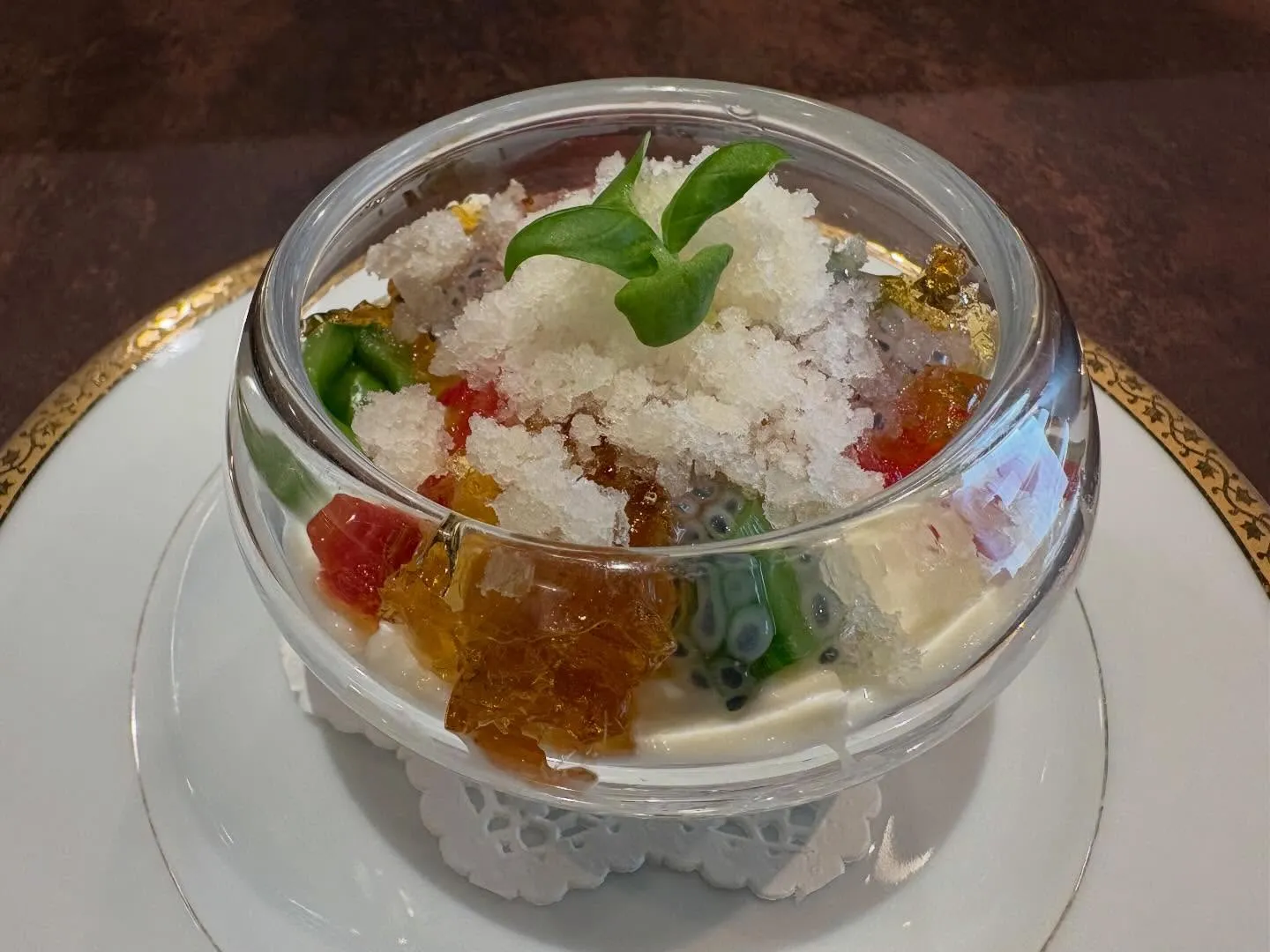 新玉ねぎのブラマンジェ　うに、コンソメジュレ、グラニテトマト...