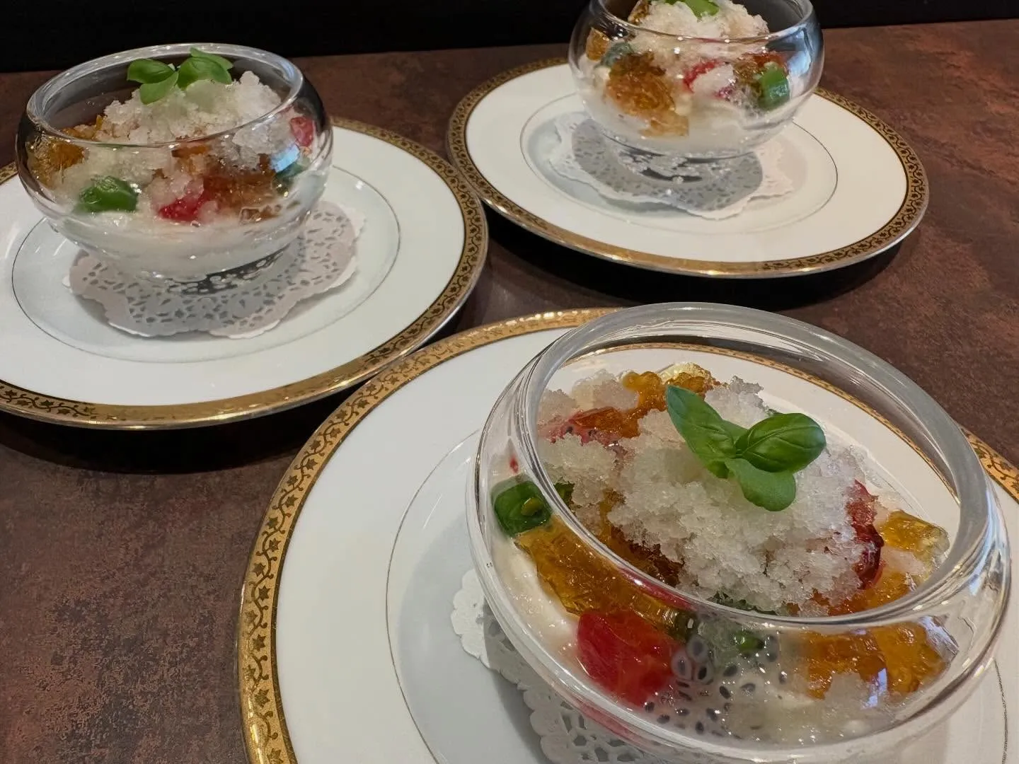 新玉ねぎのブラマンジェ　うに、コンソメジュレ、グラニテトマト...
