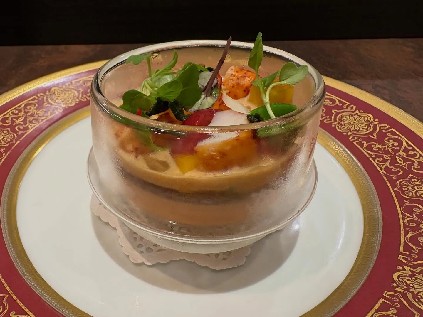 トマトプリンとオマール海老、マンゴーのパフェ